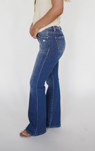Load image into Gallery viewer, The Tia Bootcut Jean