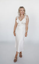 Load image into Gallery viewer, Champagne Toast Midi Dress
