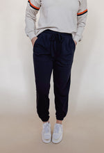Load image into Gallery viewer, The Court Joggers in Black