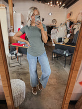 Load image into Gallery viewer, Ribbed Basic Tee in Green
