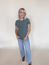 Load image into Gallery viewer, Ribbed Basic Tee in Green

