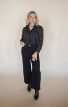 Load image into Gallery viewer, Black Rhinestone Jeans
