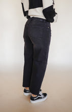 Load image into Gallery viewer, The Harlee Barrel Jeans
