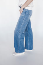 Load image into Gallery viewer, The Olivia Wide Leg Jean
