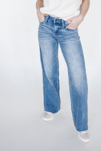 Load image into Gallery viewer, The Olivia Wide Leg Jean
