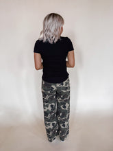 Load image into Gallery viewer, Ribbed Basic Tee in Black
