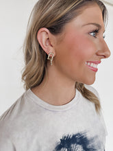 Load image into Gallery viewer, Hammered Link Stud Earrings- Gold
